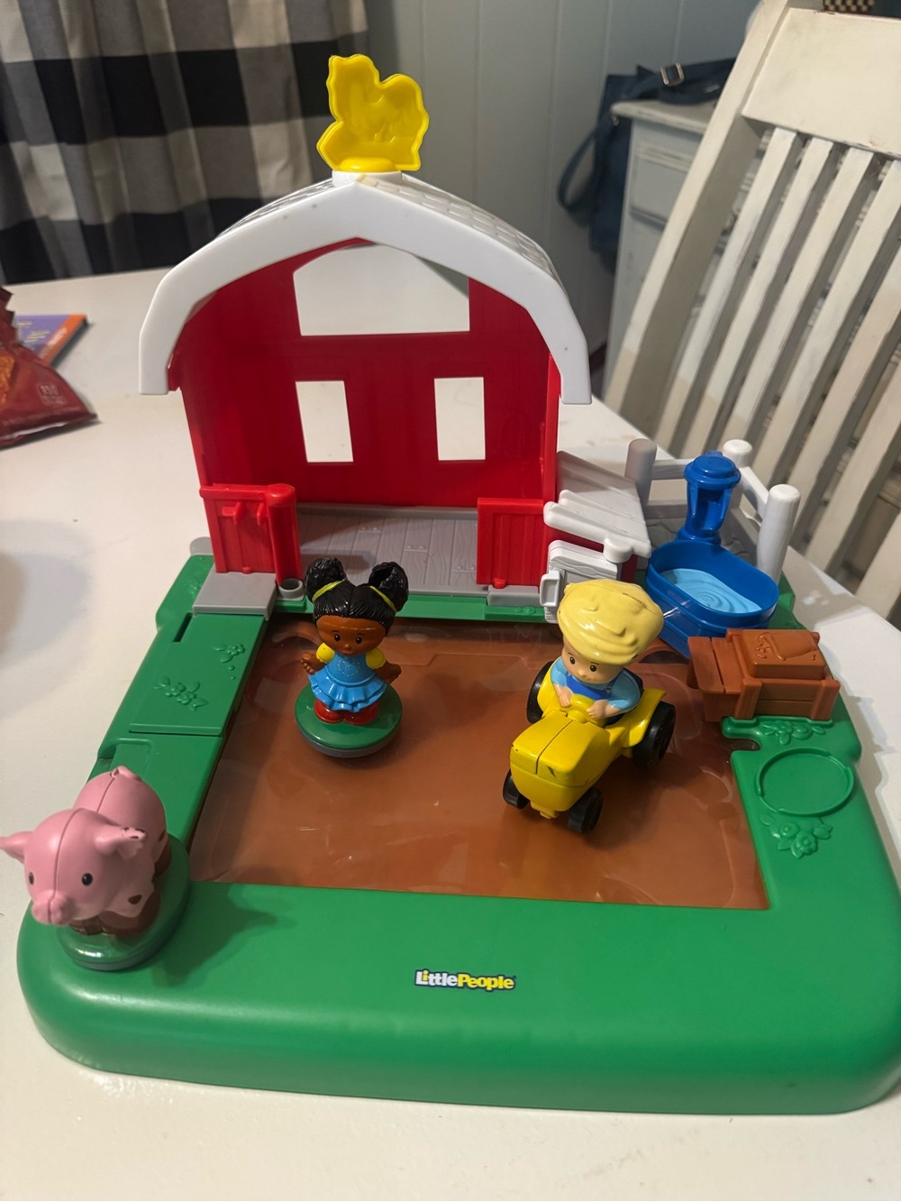 Fisher-Price Little People Farm Playset in Green and Red